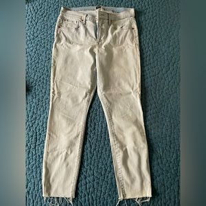 Ultra Light Rinse Gap Cropped Raw Hem True Skinny Jeans